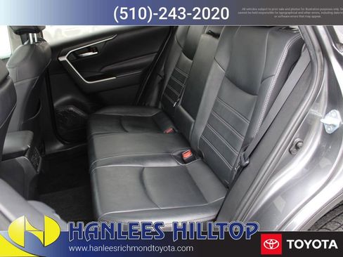 Used 2021 Toyota RAV4 XLE Premium image 17