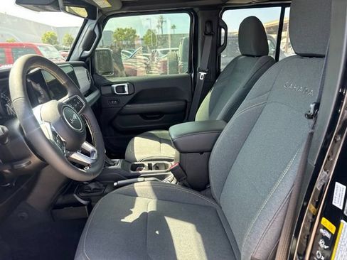 Used 2024 Jeep Wrangler Unlimited Sahara w/ Technology Group AWD/4WD image 9