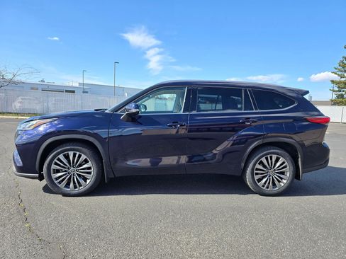 Used 2020 Toyota Highlander Platinum image 3