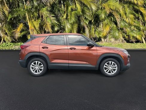 Used 2021 Chevrolet TrailBlazer LS FWD image 3
