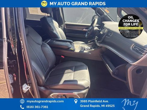 Used 2024 Jeep Wagoneer L Series II w/ Flexible Seating Group AWD/4WD image 22