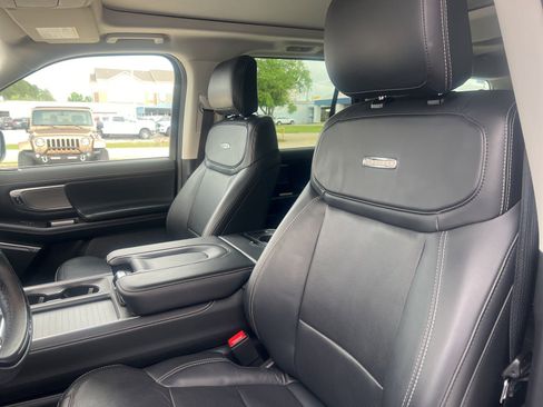 Used 2025 Ford Expedition Platinum AWD/4WD image 8