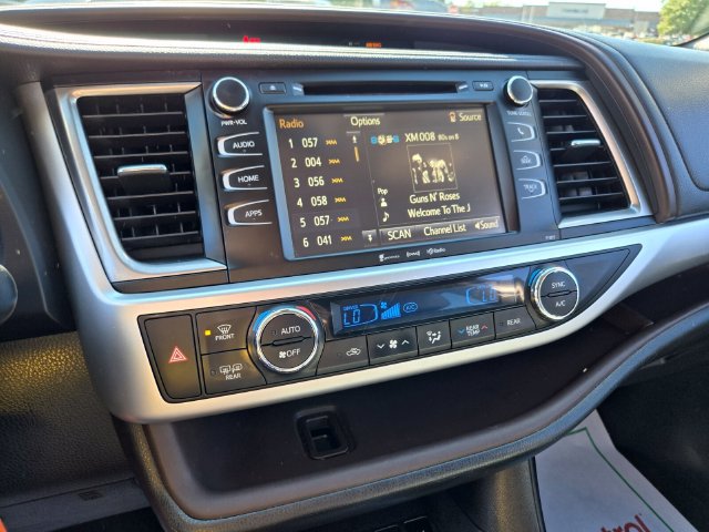 Used 2019 Toyota Highlander Plus AWD/4WD image 26