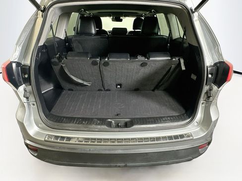 Used 2019 Toyota Highlander XLE AWD/4WD image 30