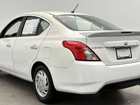 Used 2019 Nissan Versa SV image 5