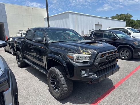 Used 2016 Toyota Tacoma TRD Sport AWD/4WD image 2