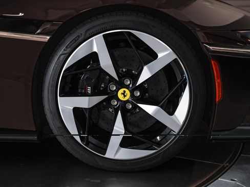 Used 2025 Ferrari 12Cilindri RWD image 18