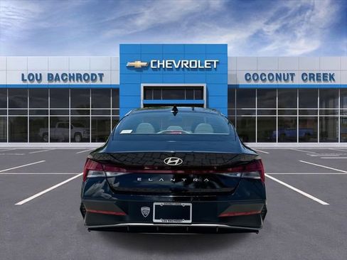 Used 2025 Hyundai Elantra SEL FWD image 7