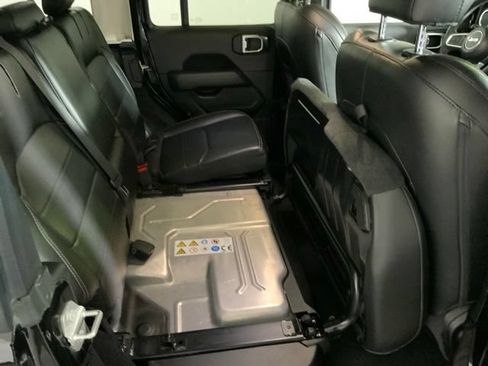 Used 2023 Jeep Wrangler Unlimited Sahara AWD/4WD image 35