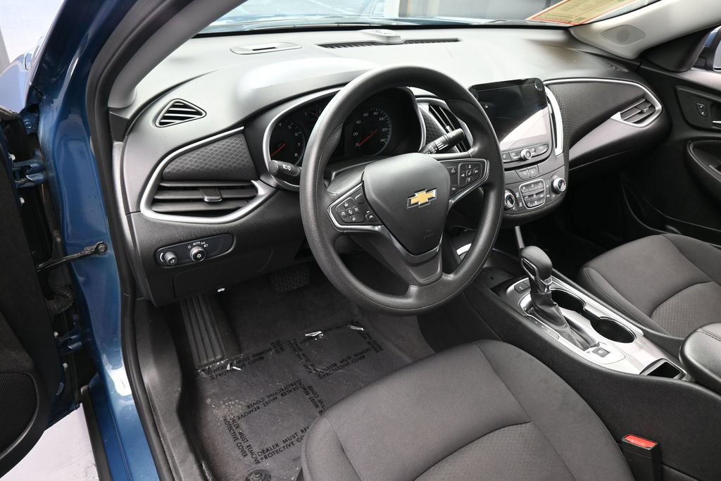 Used 2025 Chevrolet Malibu LT FWD image 11