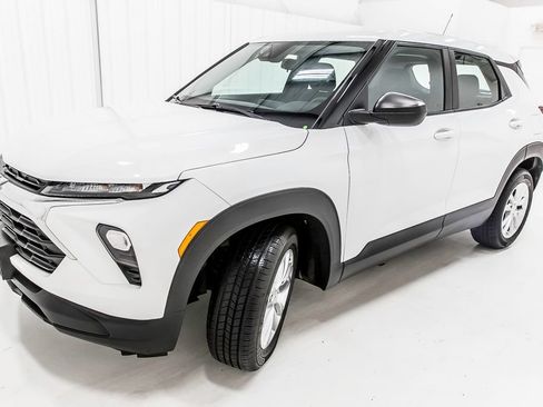 Used 2024 Chevrolet TrailBlazer LS w/ LS Confidence Package FWD image 2