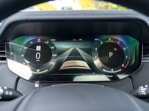 New 2025 Land Rover Range Rover SE image 13