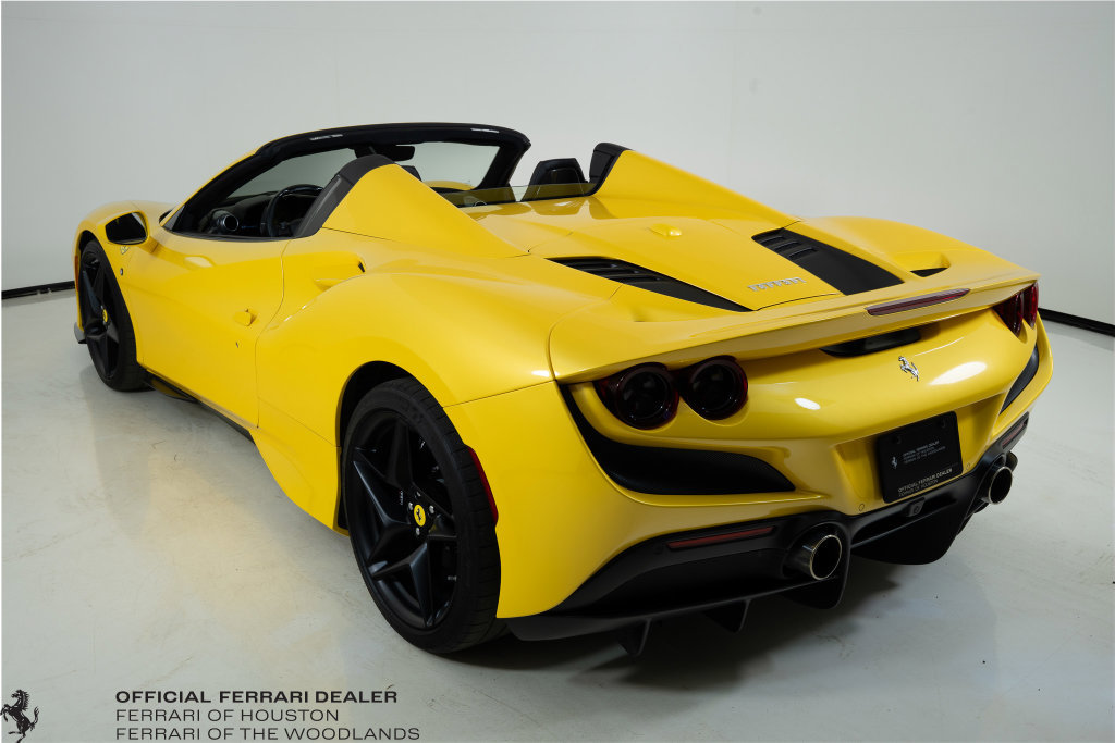 Used 2021 Ferrari F8 Tributo RWD image 2