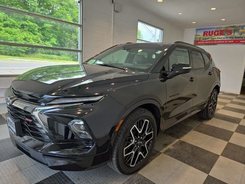 Used 2025 Chevrolet Blazer RS w/ Driver Confidence II Package AWD/4WD image 4