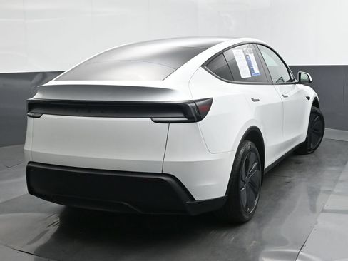 Used 2026 Tesla Model Y 2WD image 35