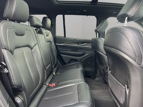 Used 2025 Jeep Grand Cherokee Limited w/ Luxury Tech Group II AWD/4WD image 25