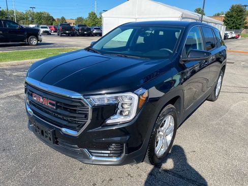 Used 2024 GMC Terrain SLE AWD/4WD image 3