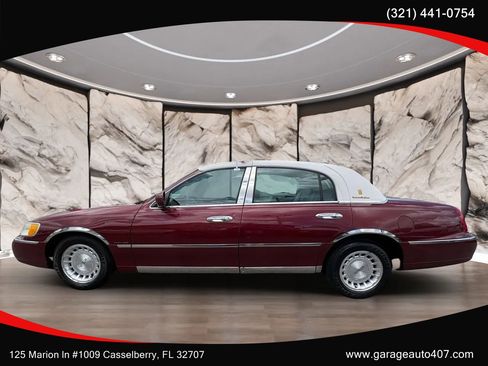 Used 1998 Lincoln Town Car Executive RWD image 3
