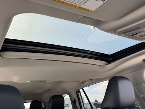 New 2026 Toyota Highlander Limited AWD/4WD image 3