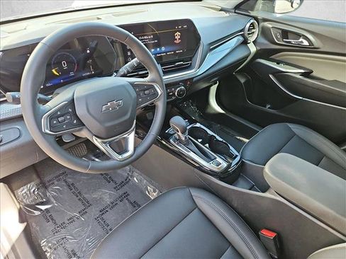 Certified 2025 Chevrolet Trax ACTIV w/ Driver Confidence Package FWD image 13