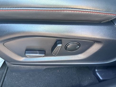 Used 2025 Ford Explorer ST-Line w/ ST-Line Street Pack image 19