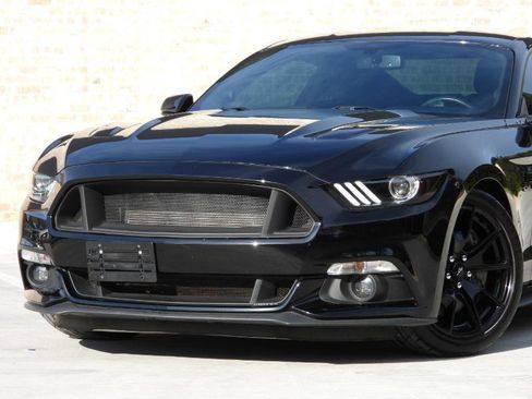 Used 2017 Ford Mustang GT w/ Black Accent Package RWD image 6