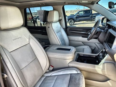 Used 2021 GMC Yukon Denali w/ Denali Premium Package image 25