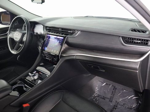 Used 2022 Jeep Grand Cherokee Limited w/ Luxury Tech Group II AWD/4WD image 9