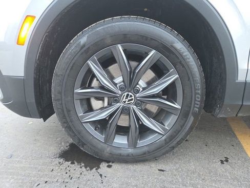 Certified 2023 Volkswagen Tiguan SE w/ Panoramic Sunroof Package image 30