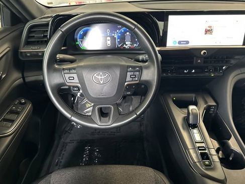 Used 2023 Toyota Crown AWD/4WD image 16