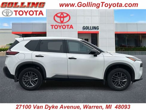 Used 2023 Nissan Rogue S image 6