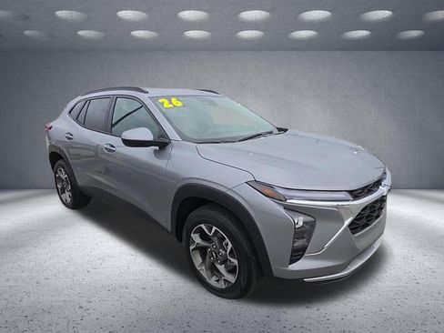 Used 2026 Chevrolet Trax LT w/ Driver Confidence Package FWD image 1