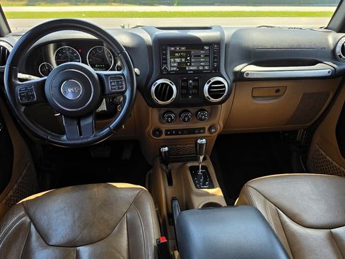 Used 2015 Jeep Wrangler Unlimited Sahara w/ Max Tow Package AWD/4WD image 9