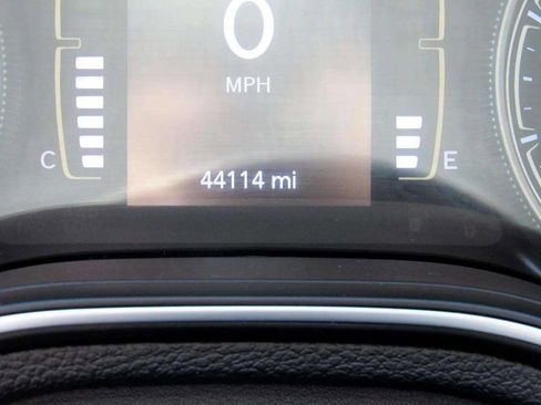 Used 2020 Jeep Cherokee Latitude Plus w/ Comfort/Convenience Group image 10