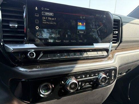 Used 2024 GMC Sierra 1500 Elevation AWD/4WD image 2