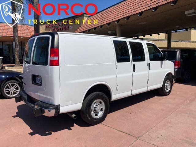 Used 2018 Chevrolet Express 2500 w/ Driver Convenience Package RWD image 4