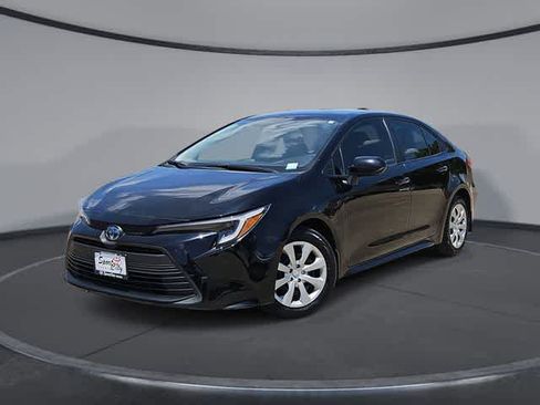 Used 2025 Toyota Corolla LE FWD image 1