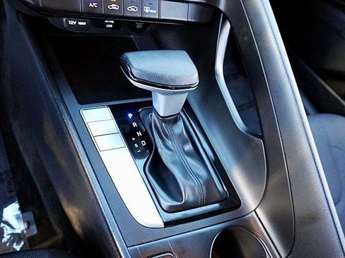 Certified 2025 Hyundai Elantra SE FWD image 40