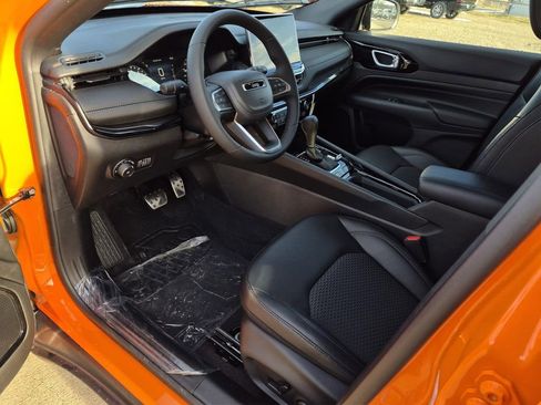 New 2026 Jeep Compass Latitude image 11