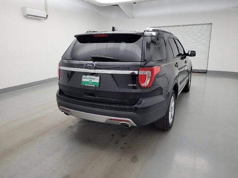 Used 2017 Ford Explorer XLT w/ Equipment Group 202A AWD/4WD image 7