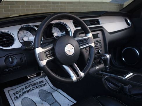 Used 2010 Ford Mustang Convertible RWD image 23