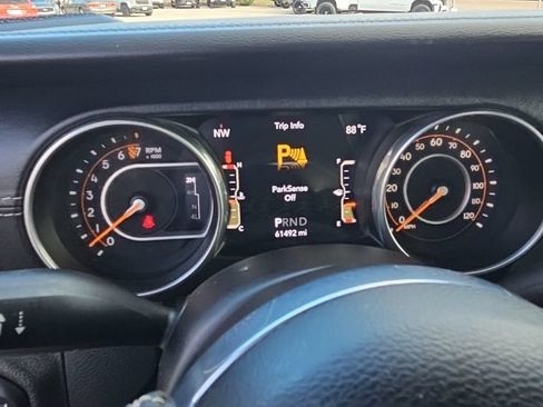 Used 2018 Jeep Wrangler Unlimited Sahara AWD/4WD image 14