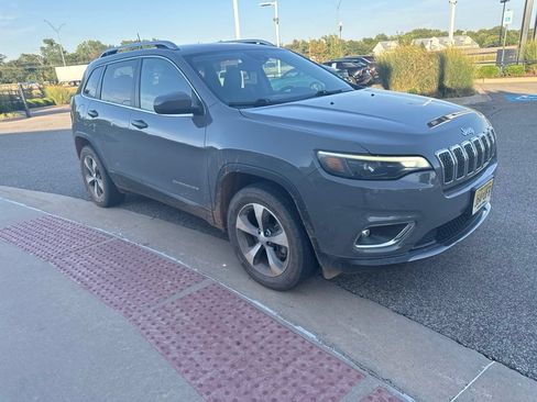 Used 2021 Jeep Cherokee Limited AWD/4WD image 3
