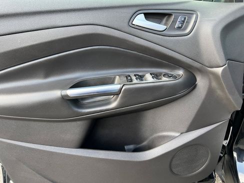 Used 2017 Ford Escape SE w/ SE Sport Appearance Package FWD image 18