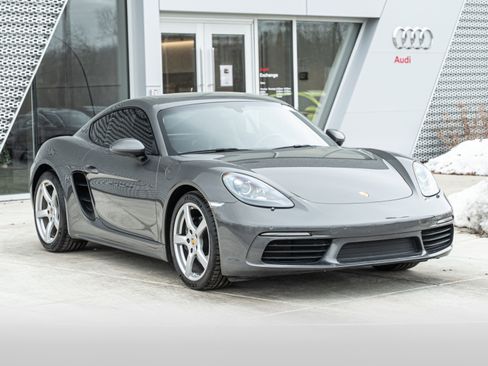 Used 2018 Porsche 718 Cayman image 2