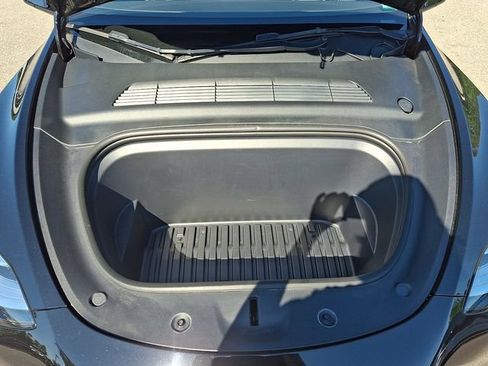 Used 2022 Tesla Model Y Long Range AWD/4WD image 31