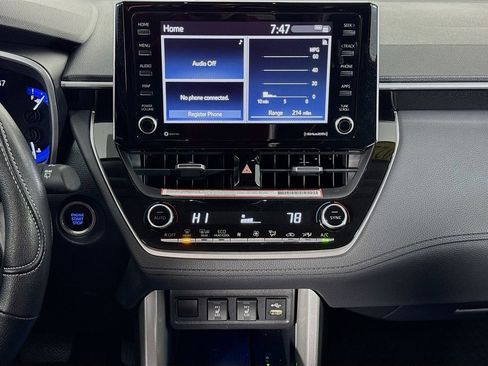 Used 2022 Toyota Corolla Cross XLE image 39