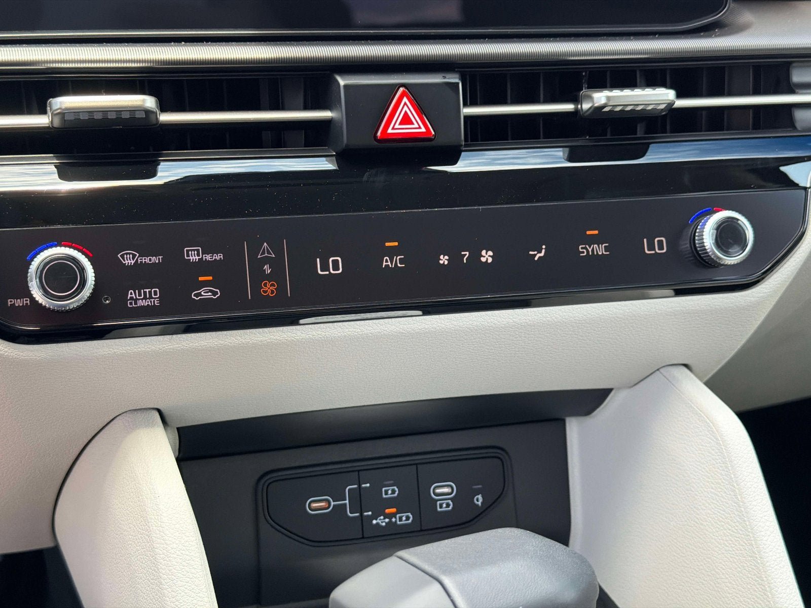 New 2026 Kia Sportage SX FWD image 24