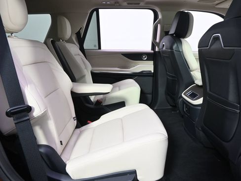 New 2027 Lincoln Navigator Reserve AWD/4WD image 18