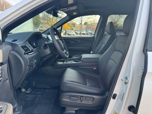 Used 2025 Honda Passport Black Edition image 10